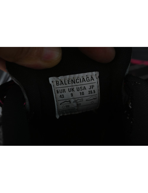 VG Balenciaga Track Sneaker W2MV21510