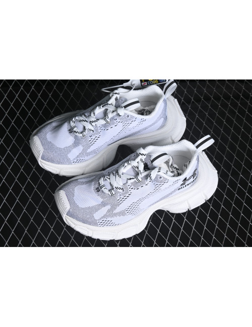 VG Under Armour x Balenciaga 3XL Sneakers 3 W3XUA9010