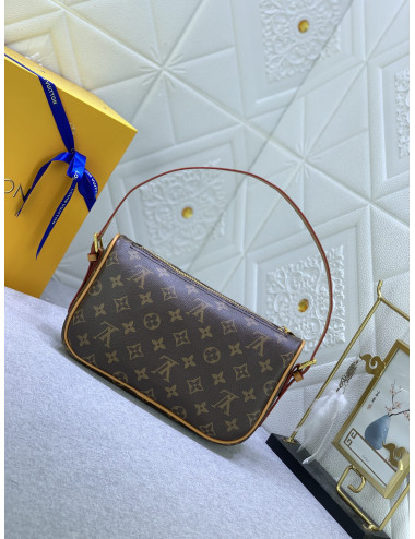 Louıs vuitton 271015118012