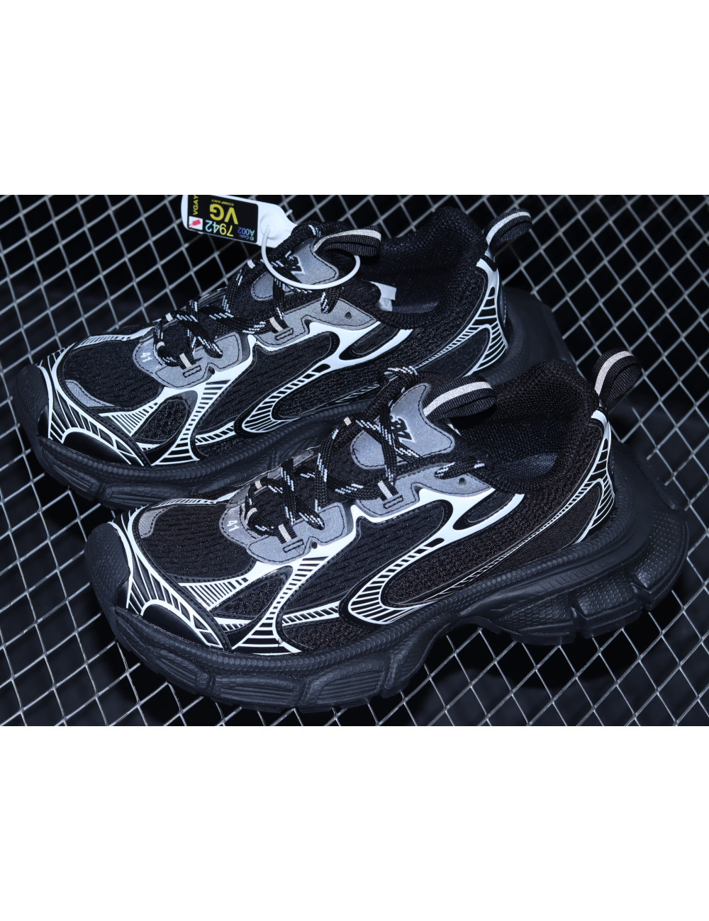 Balenciaga Phantom Sneaker W1E010102