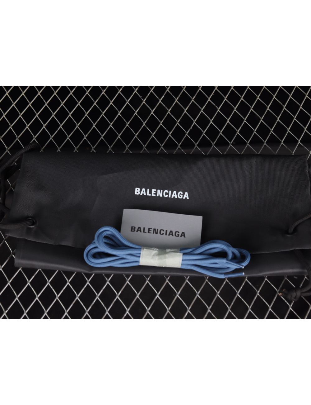 VG Balenciaga Triple S W2PAA4000