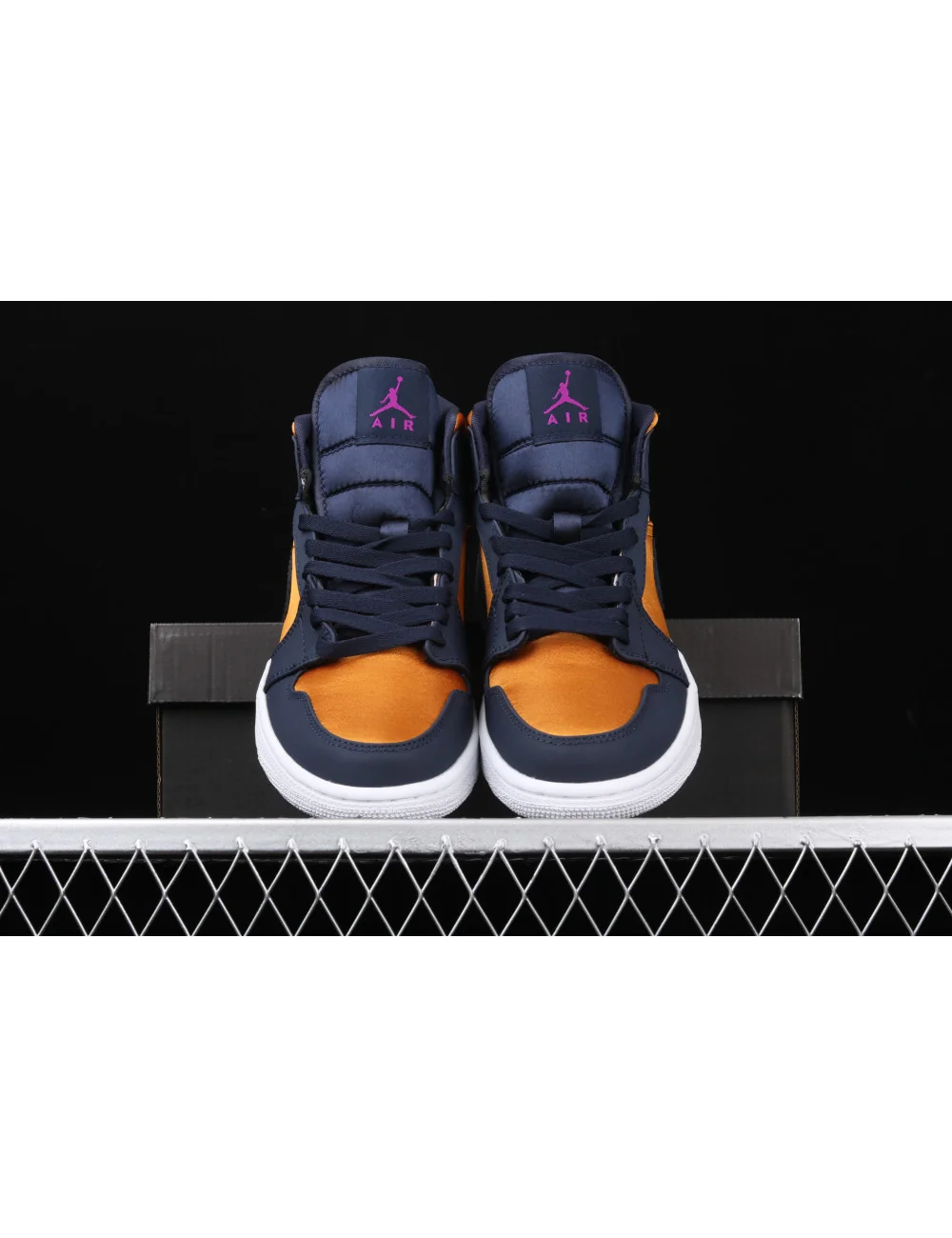 Air Jordan 1 Mid AJ1 1 852542401