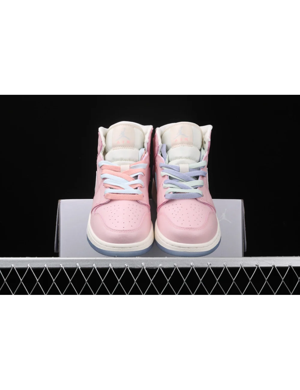 Air Jordan 1 Mid AJ1 1 555112600